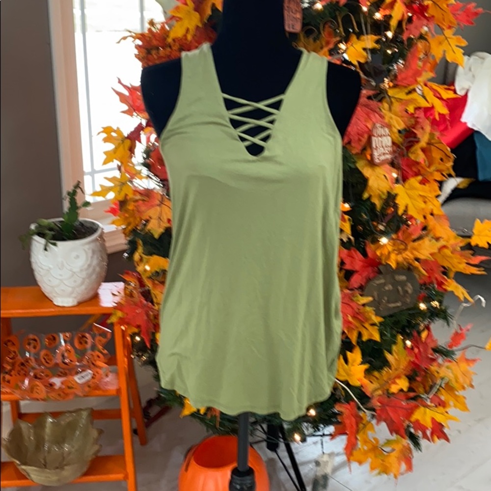 Size small green tank